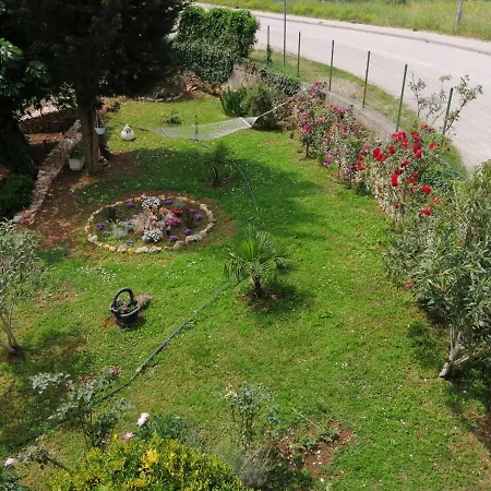 Floral Apartment Pula