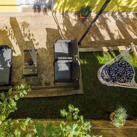 Floral Apartment Pula