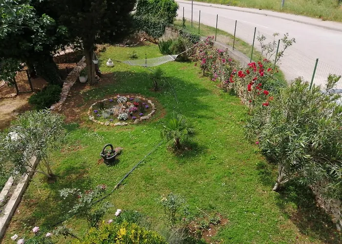 Floral Apartament Pula